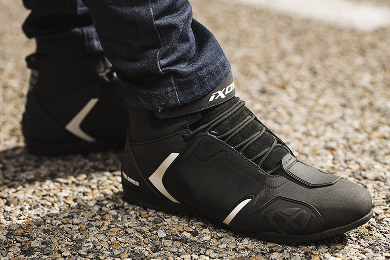 Ghete pentru scuter - motocicleta Roadster barbati All Season Ixon model Gambler WP MS culoare: negru/alb (100% waterproof) 47 - imagine 4