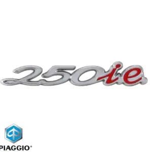 Sigla scris "250 ie” torpedo originala Vespa GTS 250 ie ABS Euro 3 (05-16) - Vespa GTS 250 ie Super (08) 4T LC 250cc - montaj pe usita