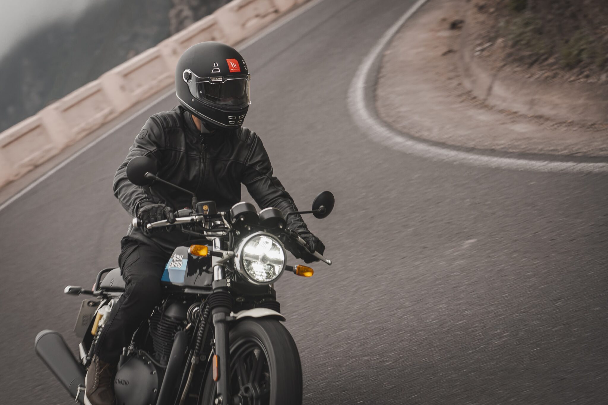 Casca integrala MT Jarama SV B2 negru mat - model Retro - Cafe Racer (ochelari soare integrati) - tip viziera: MT-V-32 - Negru mat, XXL (63/64cm)