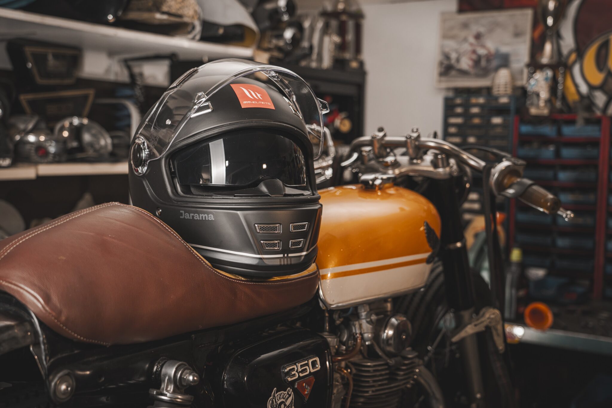 Casca integrala MT Jarama SV B2 negru mat - model Retro - Cafe Racer (ochelari soare integrati) - tip viziera: MT-V-32 - Negru mat, XXL (63/64cm)