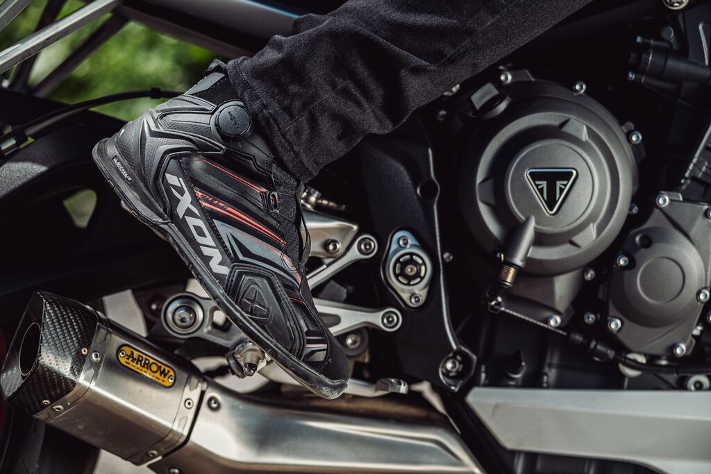 Ghete moto Roadster barbati All Season Ixon model Bull 2 WP ULTRA MS culoare: negru/antracit/rosu (100% waterproof), 46