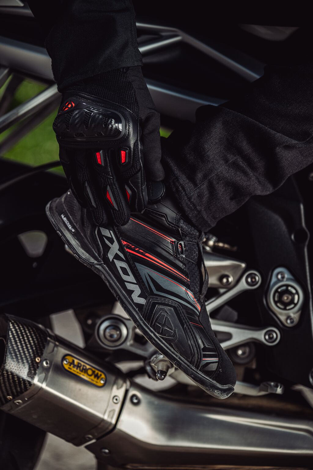 Ghete moto Roadster barbati All Season Ixon model Bull 2 WP ULTRA MS culoare: negru/antracit/rosu (100% waterproof), 46