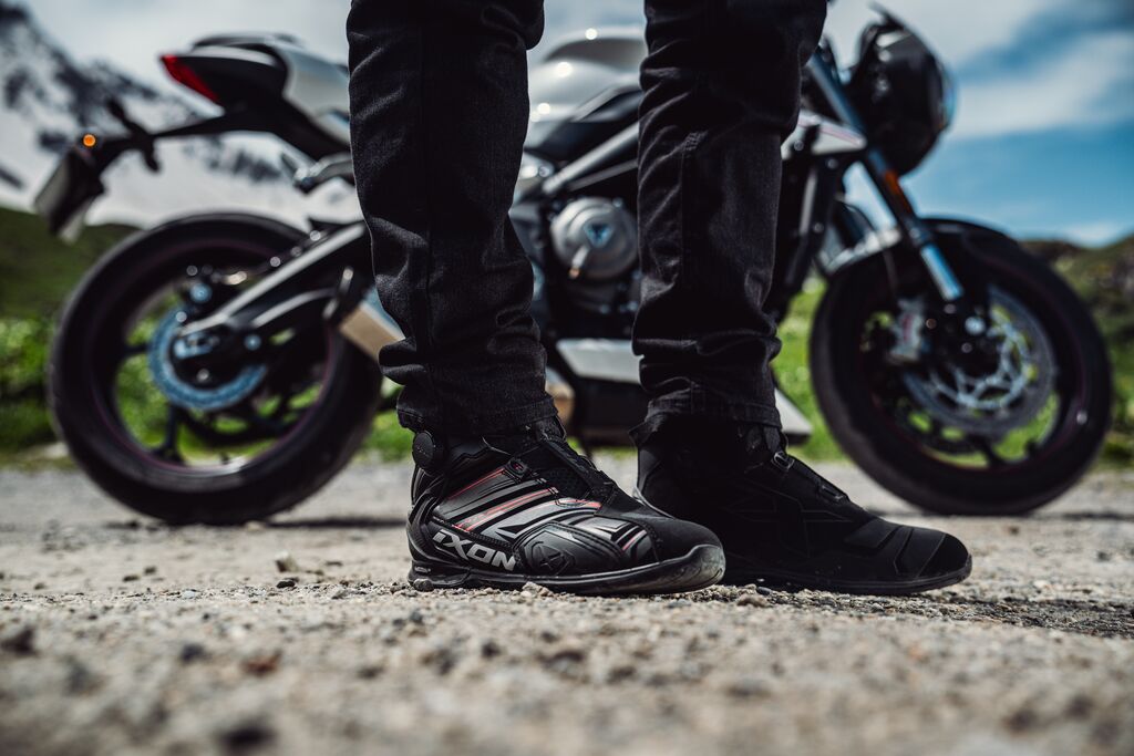 Ghete moto Roadster barbati All Season Ixon model Bull 2 WP ULTRA MS culoare: negru/antracit/rosu (100% waterproof), 39