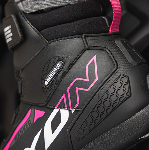 Ghete moto Roadster femei All season Ixon model Ranker WP LS culoare: negru/alb/fuchsia (roz) (100% waterproof), 40