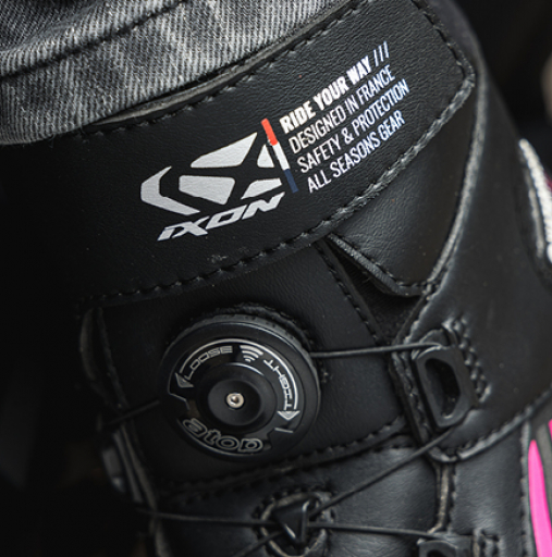 Ghete moto Roadster femei All season Ixon model Ranker WP LS culoare: negru/alb/fuchsia (roz) (100% waterproof), 40