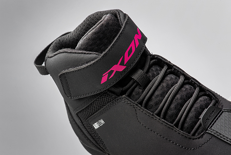 Ghete moto Roadster femei All Season Ixon model Gambler LS culoare: negru/fuchsia (roz), 37