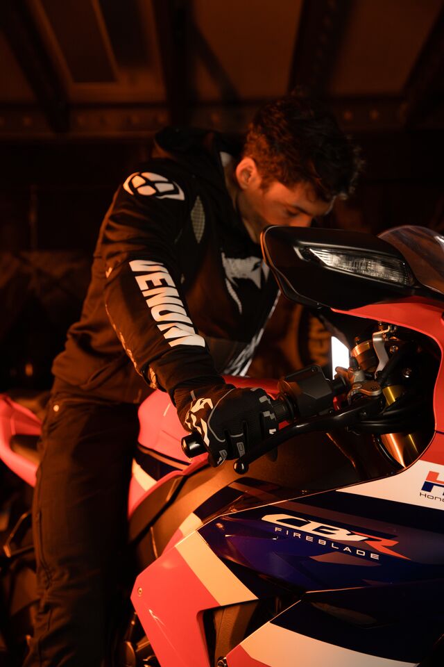 Geaca (hanorac tip hoodie) motociclete barbati Urban Ixon vara model Venum Touch-R MS culoare: negru/alb, XS