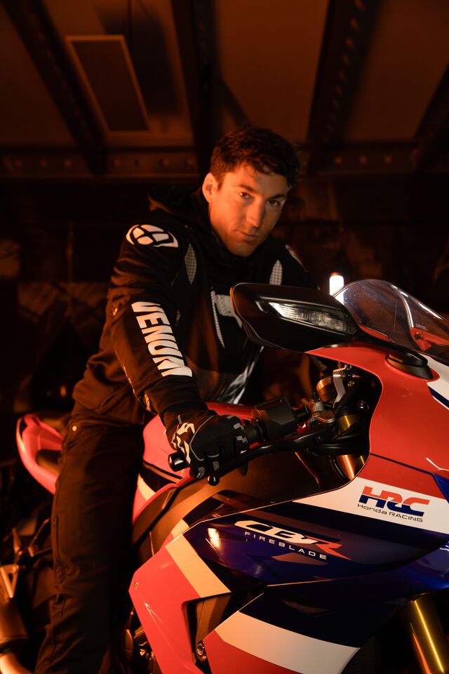Geaca (hanorac tip hoodie) motociclete barbati Urban Ixon vara model Venum Touch-R MS culoare: negru/alb, XS