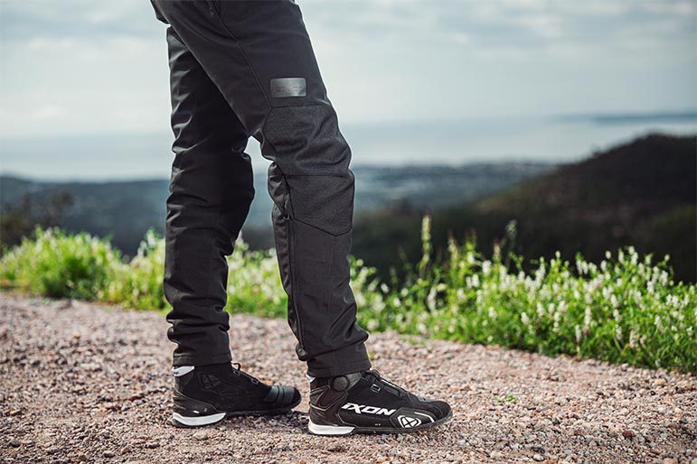 Pantaloni motociclete barbati Roadster/Urban Ixon All season model Pulsion MS culoare: negru