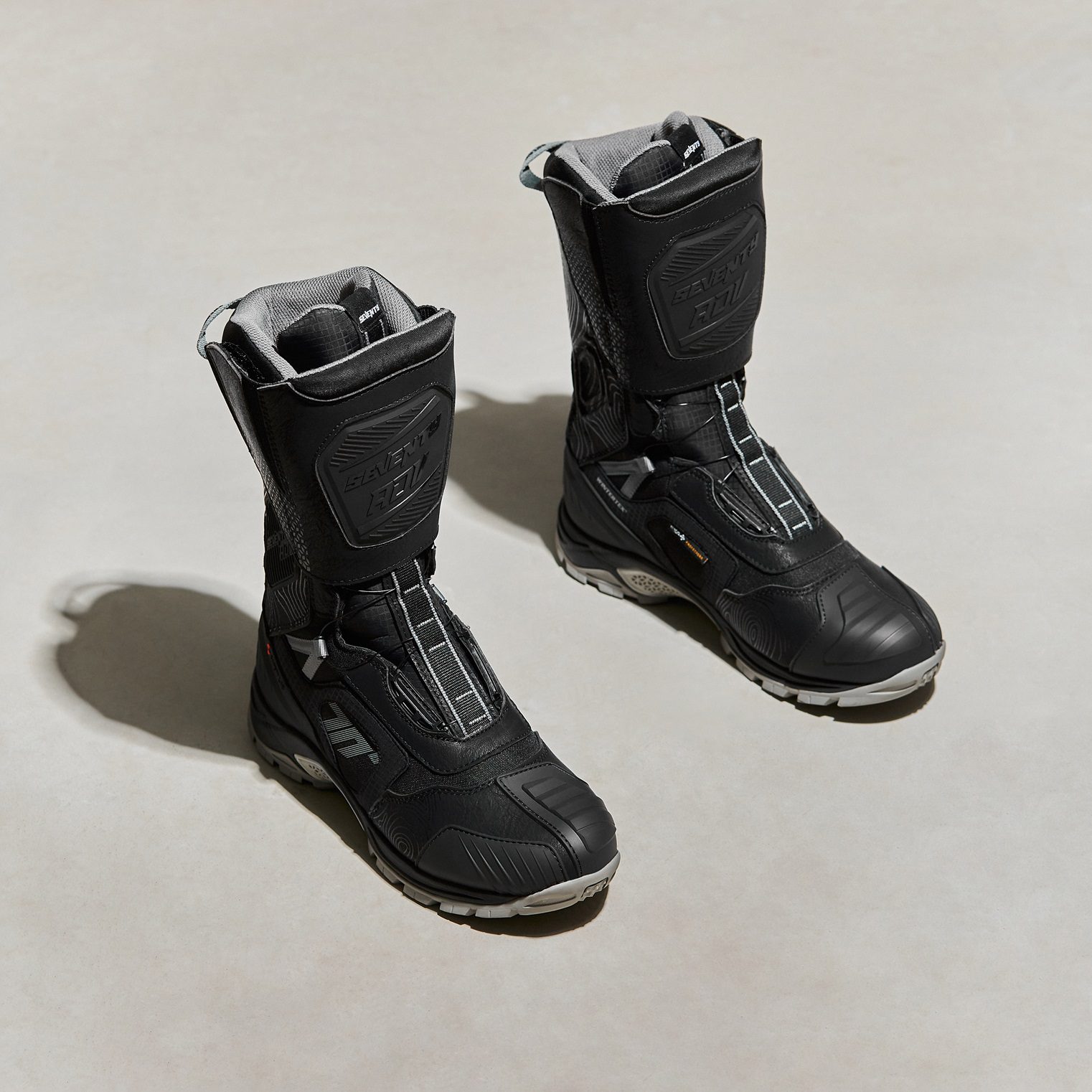Ghete (cizme) moto Adventure (Touring) Unisex Seventy model SD-BA6 Stelvio culoare: negru/gri 45
